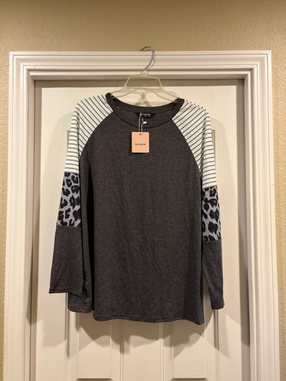Bloomchic Raglan Tee with Striped and Leopard Sleeve Accents NWT size 12 - Picture 2 of 5